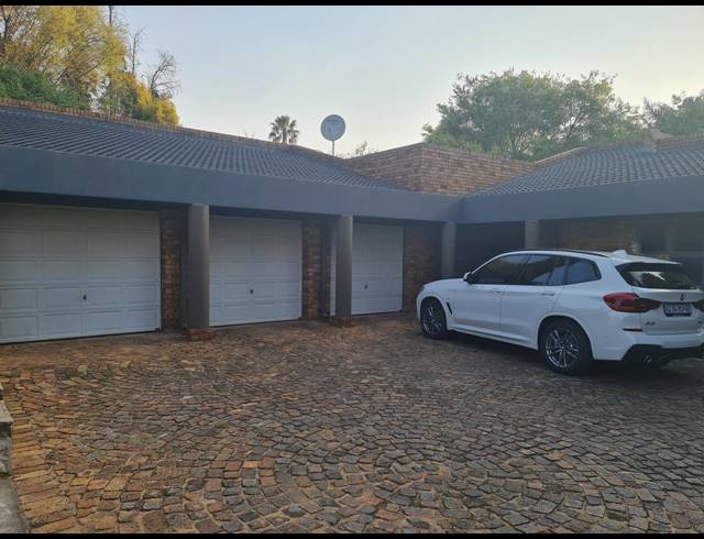 3 BEDROOM FREEHOLD FOR SALE IN SONNEVELD